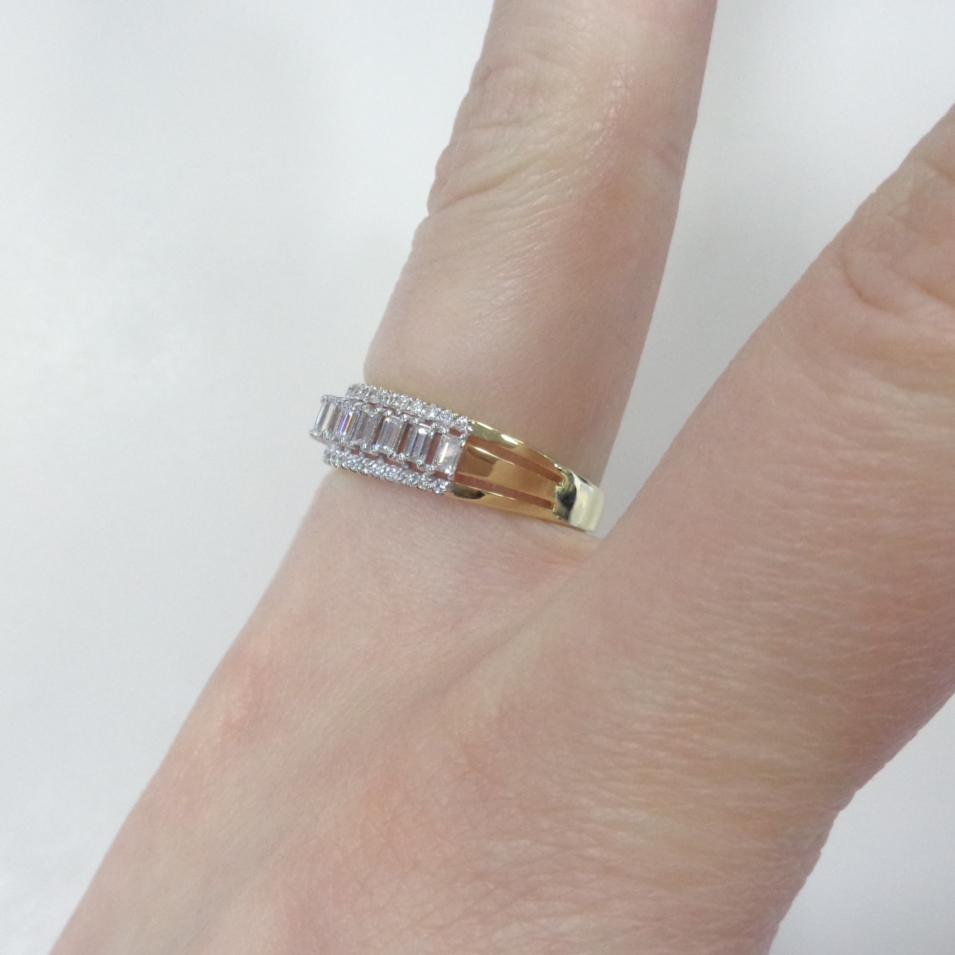 Кольцо из желтого золота с бриллиантами